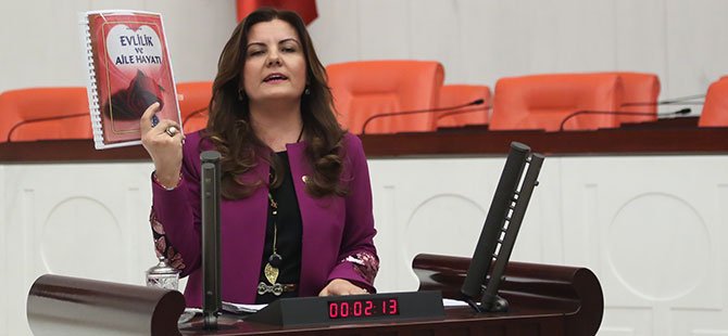 Απίστευτο φυλλάδιο στην Τουρκία: «Αν η σύζυγος μιλά κατά το σεξ, το παιδί της θα τραυλίζει!» | iefimerida.gr 3