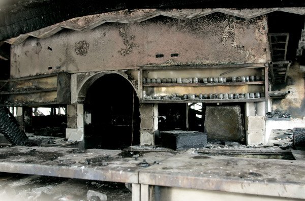 Κάηκε ολοσχερώς αναψυκτήριο στο κέντρο της Θεσσαλονίκης [εικόνες] | iefimerida.gr 1