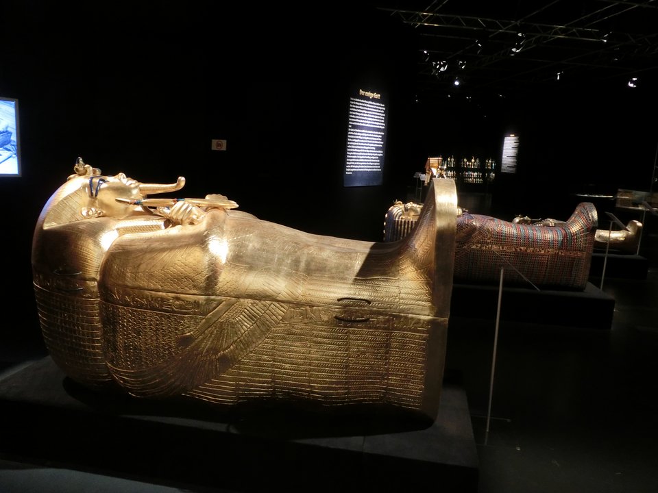 Εκθεση με πιστά αντίγραφα του τάφου του Τουταγχαμών -Σφίγγες, σαρκοφάγοι, μάσκες [εικόνες]  | iefimerida.gr 3