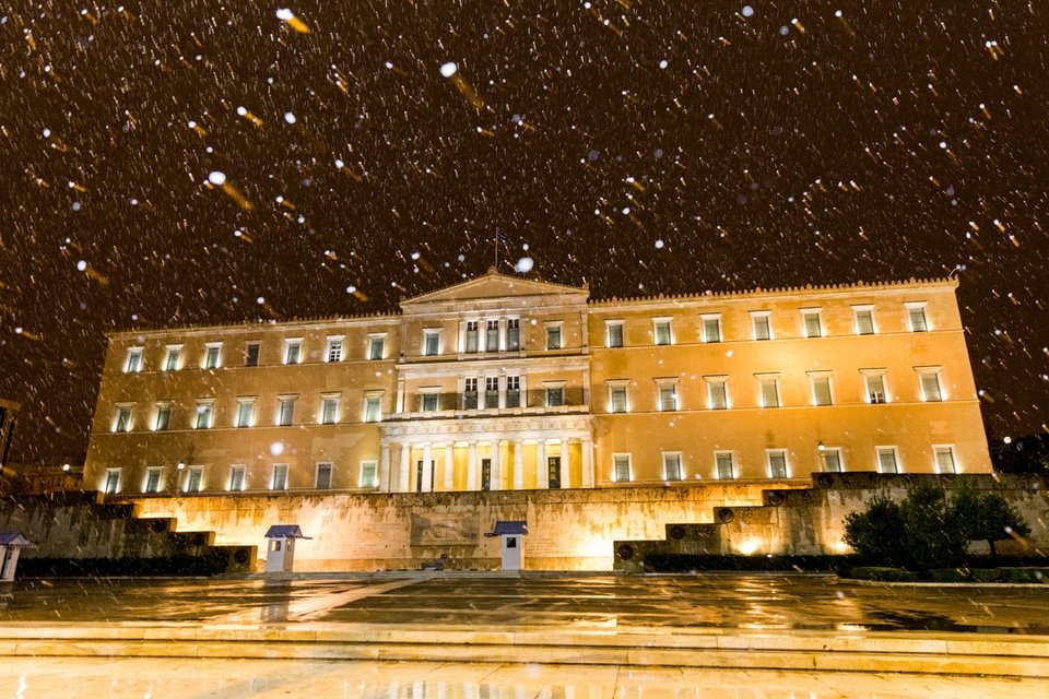 Χιονισμένη νύχτα στην Αθήνα -Δέκα μοναδικές φωτογραφίες | iefimerida.gr 7