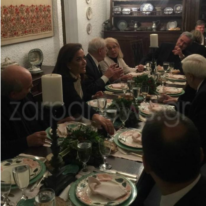 Κρητικοί μεζέδες από την Μπακογιάννη για Παυλόπουλο και Βούτση - Στο σπίτι του Κωνσταντίνου Μητσοτάκη στο Ακρωτήρι [εικόνες] | iefimerida.gr 1