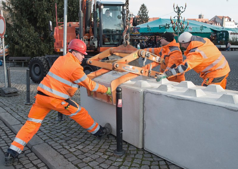 Βερολίνο: Βαριά ατμόσφαιρα, αλλά ούτε ίχνος πανικού [εικόνες] | iefimerida.gr 1