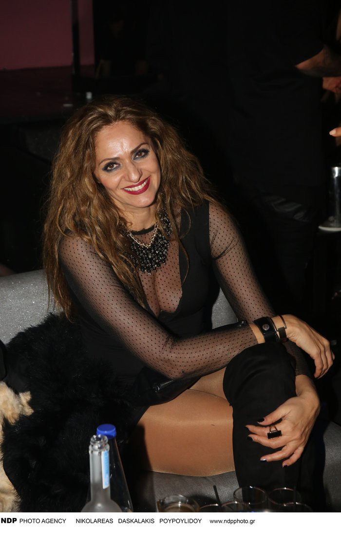 Η Βίκυ Κουλιανού με καυτό μίνι στα 49 της [εικόνες]  | iefimerida.gr 0