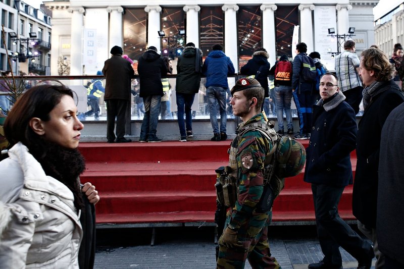 Ο τρόμος «φώλιασε» στην Ευρώπη -Φρούρια οι χριστουγεννιάτικες αγορές [εικόνες] | iefimerida.gr 2