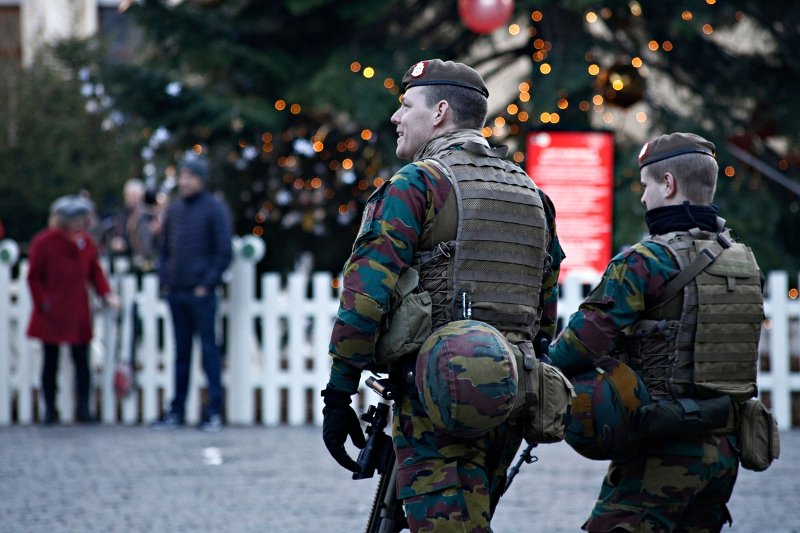 Ο τρόμος «φώλιασε» στην Ευρώπη -Φρούρια οι χριστουγεννιάτικες αγορές [εικόνες] | iefimerida.gr 5