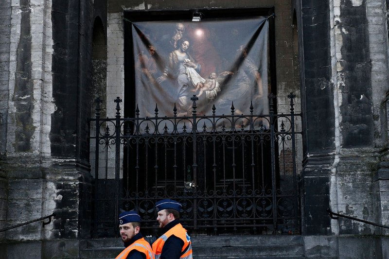 Ο τρόμος «φώλιασε» στην Ευρώπη -Φρούρια οι χριστουγεννιάτικες αγορές [εικόνες] | iefimerida.gr 6