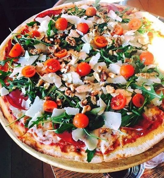 Καφές, ποτό, φαγητό ανάμεσα σε λαμπιόνια, δέντρα, μολυβένιους στρατιώτες -4 μαγαζιά της Αθήνας με παραμυθένια, χριστουγεννιάτικη διακόσμηση [εικόνες] | iefimerida.gr 20