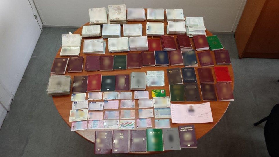 Εξαρθρώθηκε τεράστιο κύκλωμα διακίνησης μεταναστών -Από την Ελλάδα ξεκίνησε η έρευνα [εικόνες] | iefimerida.gr 0