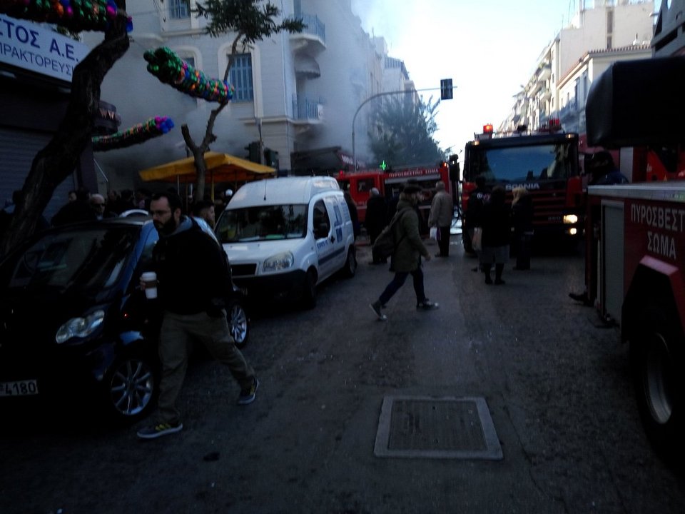 Μία νεκρή και πέντε τραυματίες -Εκρηξη στα Everest στην πλατεία Βικτωρίας [εικόνες & βίντεο] | iefimerida.gr 21