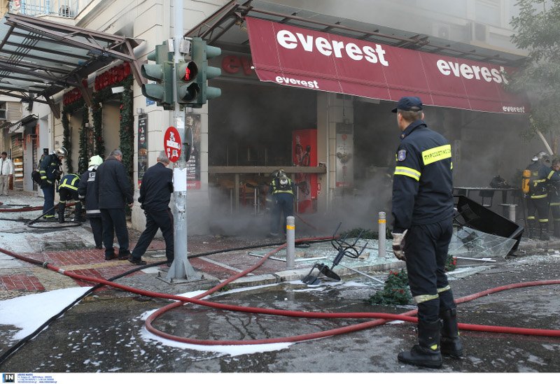 Μία νεκρή και πέντε τραυματίες -Εκρηξη στα Everest στην πλατεία Βικτωρίας [εικόνες & βίντεο] | iefimerida.gr 0