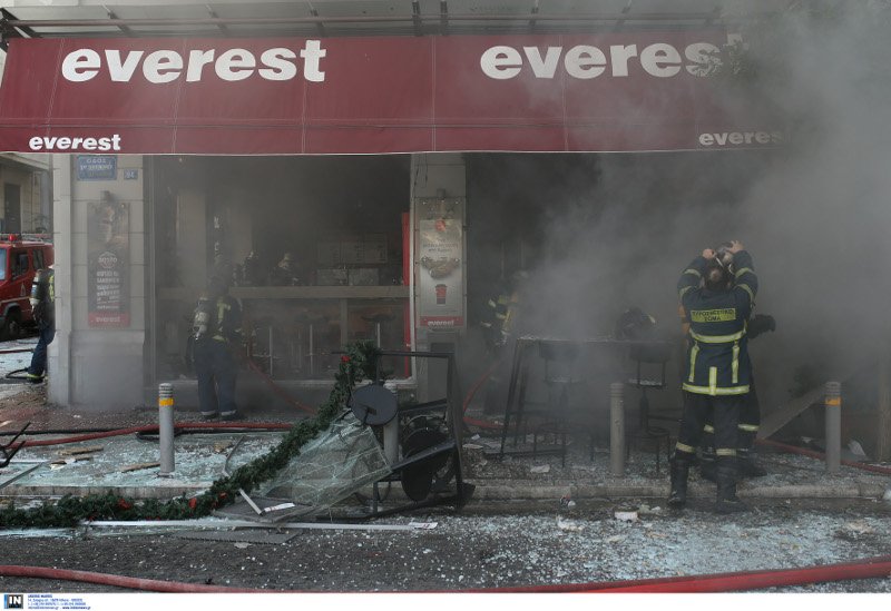 Μία νεκρή και πέντε τραυματίες -Εκρηξη στα Everest στην πλατεία Βικτωρίας [εικόνες & βίντεο] | iefimerida.gr 1