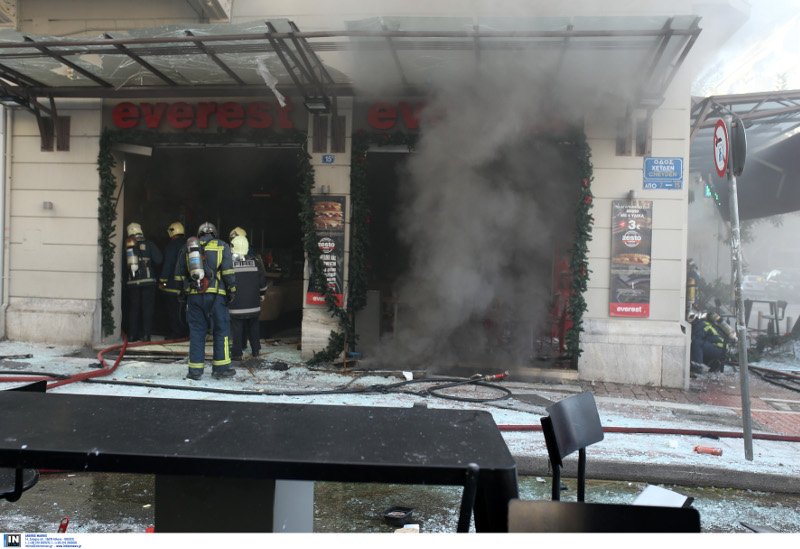 Μία νεκρή και πέντε τραυματίες -Εκρηξη στα Everest στην πλατεία Βικτωρίας [εικόνες & βίντεο] | iefimerida.gr 11