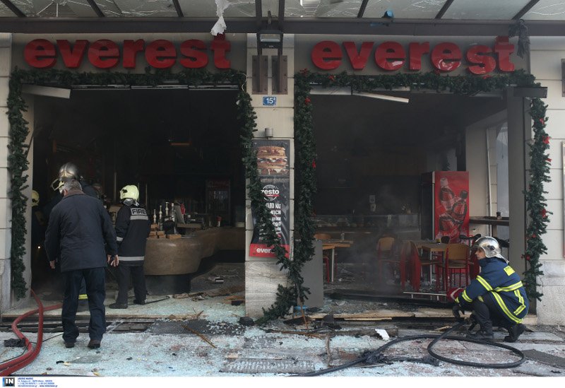 Μία νεκρή και πέντε τραυματίες -Εκρηξη στα Everest στην πλατεία Βικτωρίας [εικόνες & βίντεο] | iefimerida.gr 13