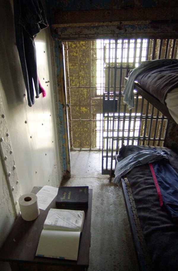 Aπίστευτη απόδραση αλά «Ρίτα Χέιγουορθ» -Πώς απέδρασαν κρατούμενοι σε φυλακές των ΗΠΑ [βίντεο] | iefimerida.gr 0