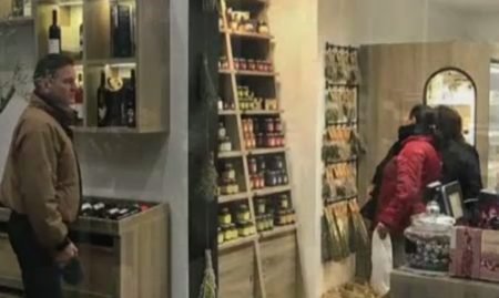 Δύο Ελληνες από τα Φάρσαλα κατέκτησαν τη Γερμανία -Εστησαν ντελικατέσεν αλλαντικών στο Ντίσελντορφ [εικόνες &βίντεο] | iefimerida.gr 1