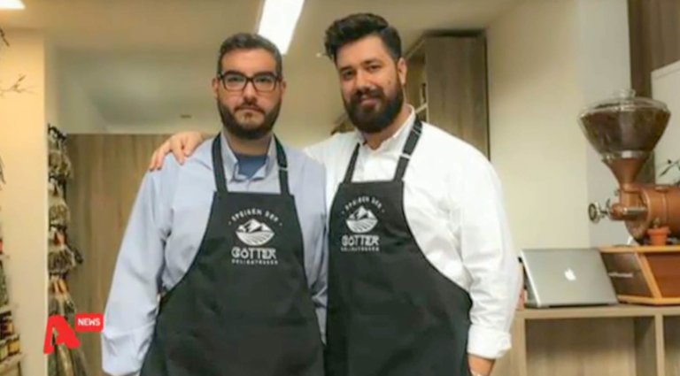 Δύο Ελληνες από τα Φάρσαλα κατέκτησαν τη Γερμανία -Εστησαν ντελικατέσεν αλλαντικών στο Ντίσελντορφ [εικόνες &βίντεο] | iefimerida.gr 0