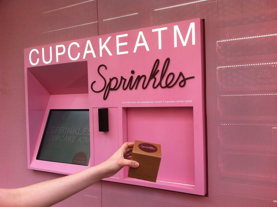 Μία απίστευτη πατέντα στην Αμερική: ΑΤΜ δίνει... cupcakes έξω από ζαχαροπλαστείο [εικόνες] | iefimerida.gr 4