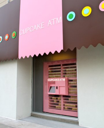 Μία απίστευτη πατέντα στην Αμερική: ΑΤΜ δίνει... cupcakes έξω από ζαχαροπλαστείο [εικόνες] | iefimerida.gr 0