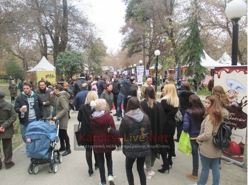 Ετοιμη η πουτίγκα 100 μέτρων στην Καρδίτσα -Μοιράστηκε σε 5.000 κομμάτια [εικόνες]  | iefimerida.gr 3