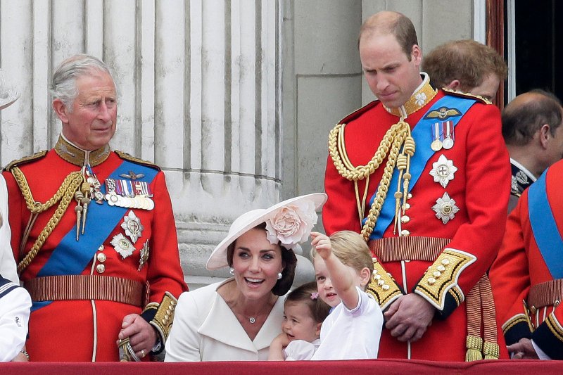 Η φωτογραφία που αποδεικνύει ότι ο Κάρολος (και όχι ο Γουίλιαμ) θα γίνει ο επόμενος βασιλιάς της Μ. Βρετανίας [εικόνες] | iefimerida.gr 5