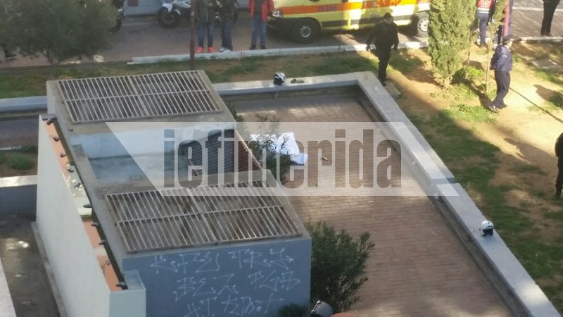 Ανταλλαγή πυροβολισμών μεταξύ αστυνομικών και αγνώστου στο κέντρο της Αθήνας -Νεκρός ο ένοπλος [εικόνες] | iefimerida.gr 1