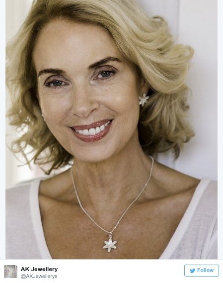 Δείτε πώς είναι σήμερα η σέξι μαυρομάλλα από το βιντεοκλίπ του «Last Christmas» [εικόνες] | iefimerida.gr 4