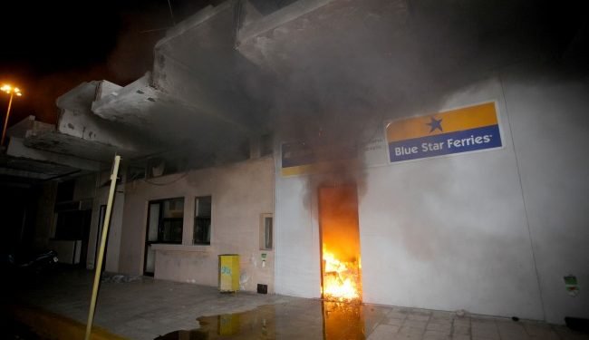 Πεδίο μάχης το Ηράκλειο: Ομηροι αγροτών λιμενάρχης, περιφερειάρχης, δήμαρχος | iefimerida.gr 3