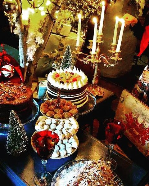 Καφές, ποτό, φαγητό ανάμεσα σε λαμπιόνια, δέντρα, μολυβένιους στρατιώτες -4 μαγαζιά της Αθήνας με παραμυθένια, χριστουγεννιάτικη διακόσμηση [εικόνες] | iefimerida.gr 14