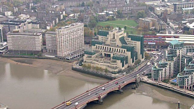 Το μυθικό κτίριο των μυστικών υπηρεσιών της Αγγλίας που «έκαψε» ο Τζέιμς Μποντ [εικόνες] | iefimerida.gr 8