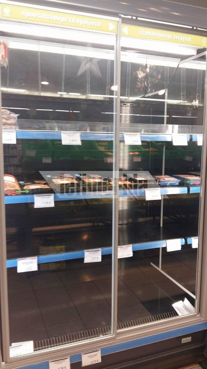 Οι κάτοικοι στα αποκλεισμένα νησιά κάνουν «επιδρομές» για προμήθειες -Αδεια ράφια σε Μύκονο και Τήνο [εικόνες] | iefimerida.gr 6