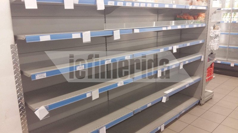 Οι κάτοικοι στα αποκλεισμένα νησιά κάνουν «επιδρομές» για προμήθειες -Αδεια ράφια σε Μύκονο και Τήνο [εικόνες] | iefimerida.gr 5