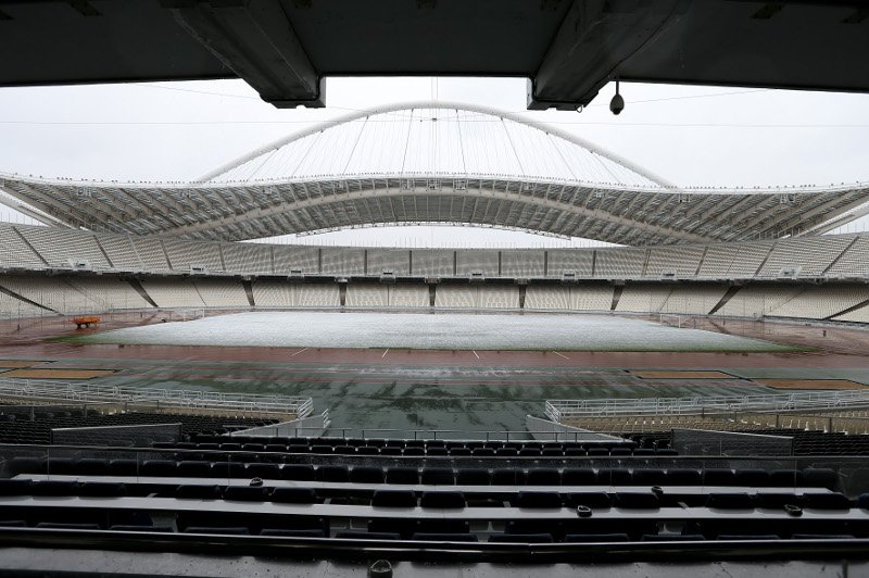Πάγωσε το ΟΑΚΑ -Ο αγωνιστικός χώρος σκεπάστηκε από τα χιόνια [εικόνες] | iefimerida.gr 0