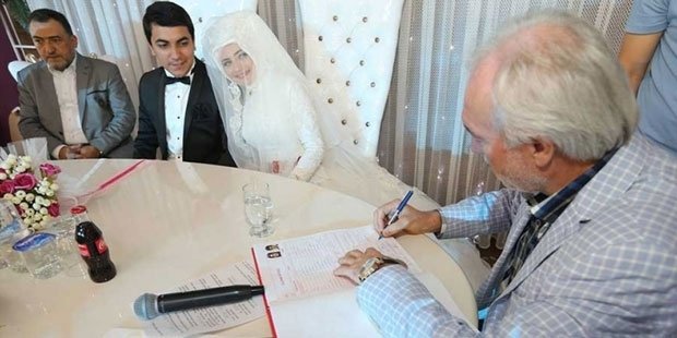 Απίστευτο φυλλάδιο στην Τουρκία: «Αν η σύζυγος μιλά κατά το σεξ, το παιδί της θα τραυλίζει!» | iefimerida.gr 2