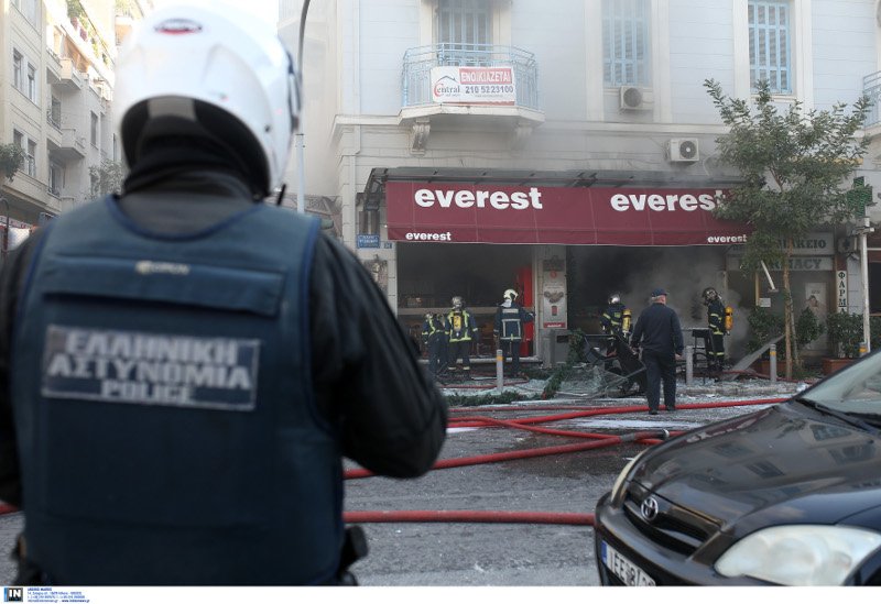 Μία νεκρή και πέντε τραυματίες -Εκρηξη στα Everest στην πλατεία Βικτωρίας [εικόνες & βίντεο] | iefimerida.gr 17