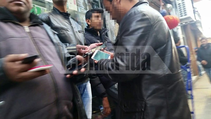 Το iefimerida στο γκέτο της Αθήνας που έχει παραδοθεί στην εγκληματικότητα: Ληστείες, υπόκοσμος, ναρκωτικά στο κέντρο της πόλης [εικόνες] | iefimerida.gr 1