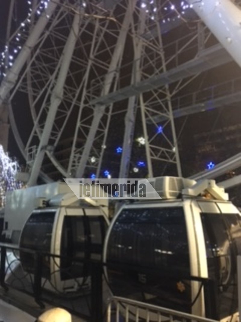 Βαγόνια τέλος: «Γυμνή» η ρόδα στο Σύνταγμα -Την αποσυναρμολόγησαν λόγω κακοκαιρίας [εικόνες] | iefimerida.gr 4