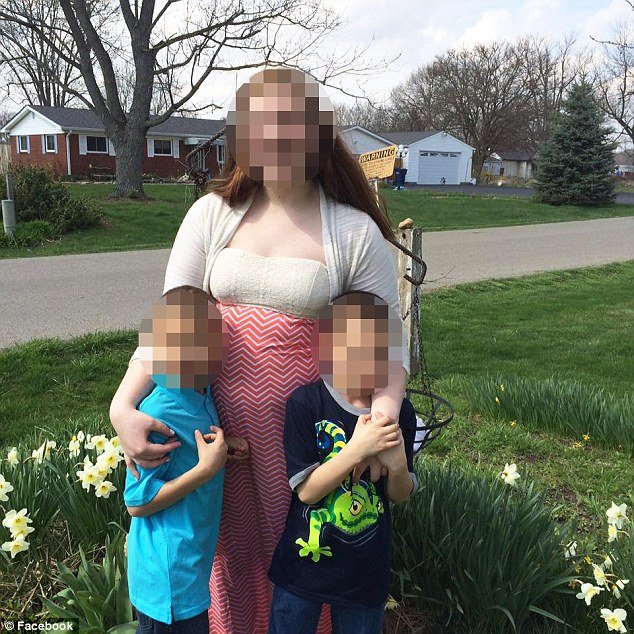 Μητέρα δάγκωσε τον γιο της επειδή άνοιξε τα χριστουγεννιάτικα δώρα! [εικόνες] | iefimerida.gr 1