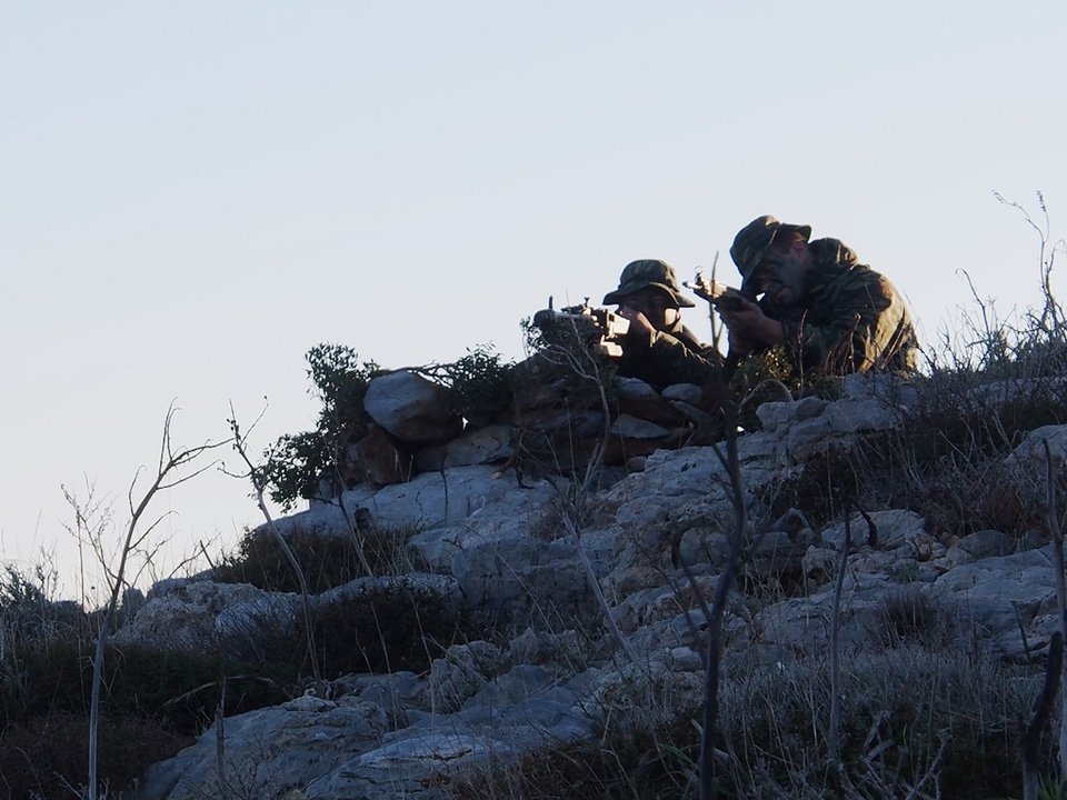 Ασκηση του Ελληνικού Στρατού εντυπωσιάζει: Φουσκωτά, αυτόματα, νυχτερινή όραση και απόβαση σε νησί [εικόνες]  | iefimerida.gr 5