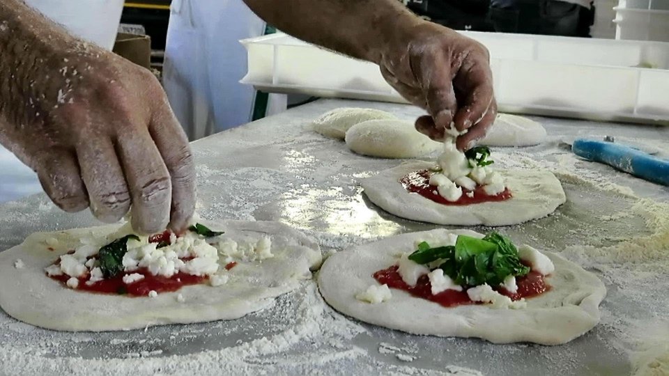 Στη Θεσσαλονίκη τρώνε ιταλικό street food για την ενίσχυση σεισμοπαθών του Αματρίτσε | iefimerida.gr 0