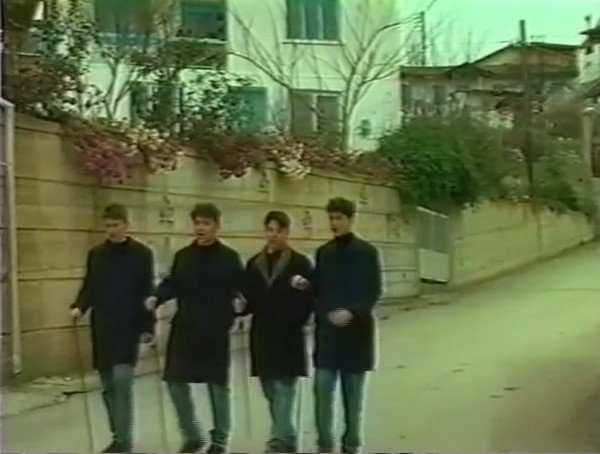 Χριστούγεννα στη Θράκη: Τα κόλιαντα, η Μπάμπω και ο Πουρπούρης [εικόνες]  | iefimerida.gr 0