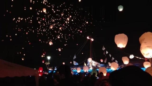 Μαγεία στο Βόλο -Γέμισε φαναράκια ο ουρανός της πόλης [εικόνες & βίντεο] | iefimerida.gr 3
