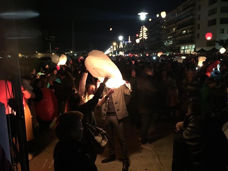 Μαγεία στο Βόλο -Γέμισε φαναράκια ο ουρανός της πόλης [εικόνες & βίντεο] | iefimerida.gr 1