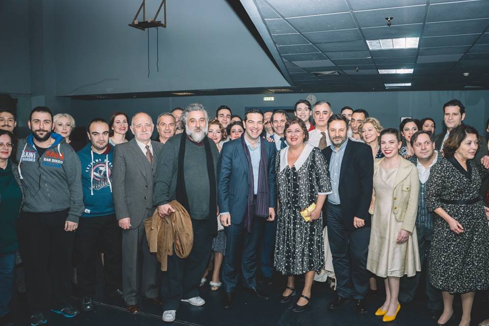 Τσίπρας-Περιστέρα πήγαν θέατρο στη Θεσσαλονίκη -Στο «Τρίτο Στεφάνι» [εικόνες] | iefimerida.gr 4