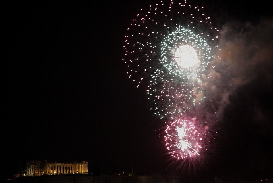 Ετσι υποδέχθηκαν Αθήνα και Θεσσαλονίκη το 2017 [εικόνες] | iefimerida.gr 11