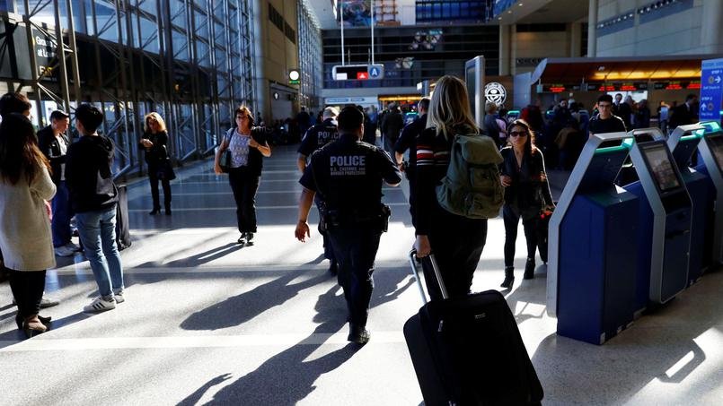 Διάταγμα Τραμπ για μετανάστες: Οι αεροπορικές εταιρείες τούς πετάνε από τα αεροπλάνα! | iefimerida.gr 0