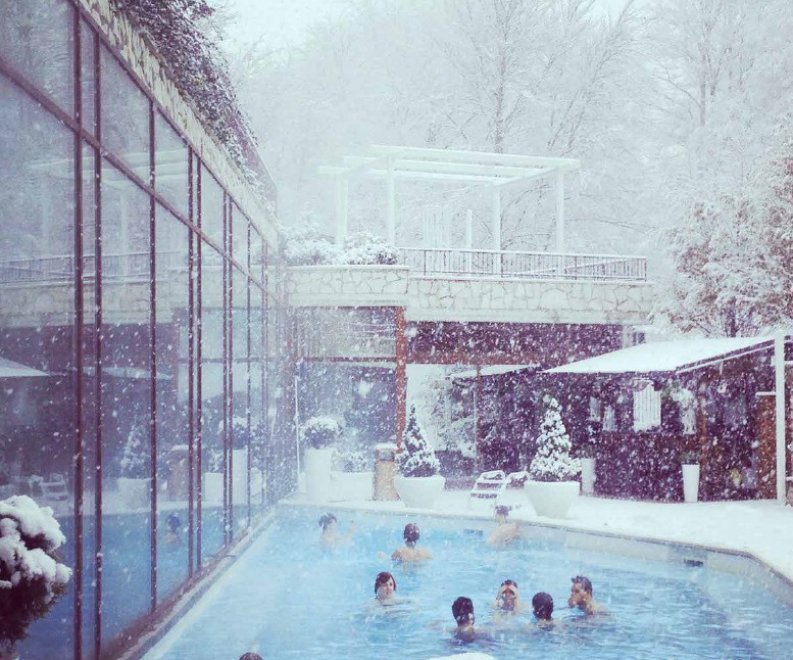 Ιταλία: Απολαμβάνουν το ξενοδοχείο Rigopiano πριν το καταπλακώσει η χιονοστιβάδα [εικόνες & βίντεο]  | iefimerida.gr 1