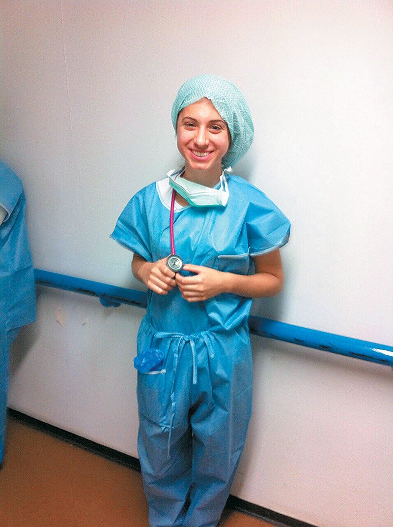 Αφροδίτη Αδάμη, από πορνοστάρ έγινε γιατρός -Δείτε την στο νοσοκομείο Σύρου [εικόνες] | iefimerida.gr 1