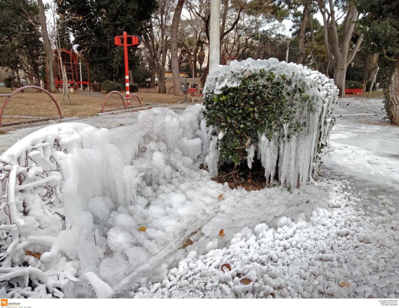 Απίστευτες εικόνες από πάρκο στη Θεσσαλονίκη -Πάγωσαν τα πάντα [εικόνες] | iefimerida.gr 0