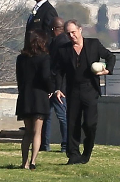 Τεφροδόχο σε σχήμα Prozac χρησιμοποίησαν για τις στάχτες της Carrie Fisher [εικόνες] | iefimerida.gr 7