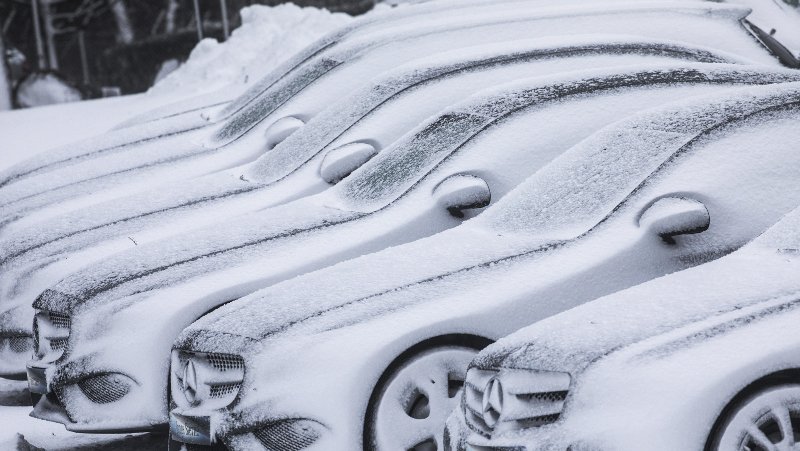 Σε λευκό κλοιό η δυτική Ευρώπη -Χάος στις συγκοινωνίες, εκατοντάδες χιλιάδες νοικοκυριά χωρίς ρεύμα [εικόνες]  | iefimerida.gr 3